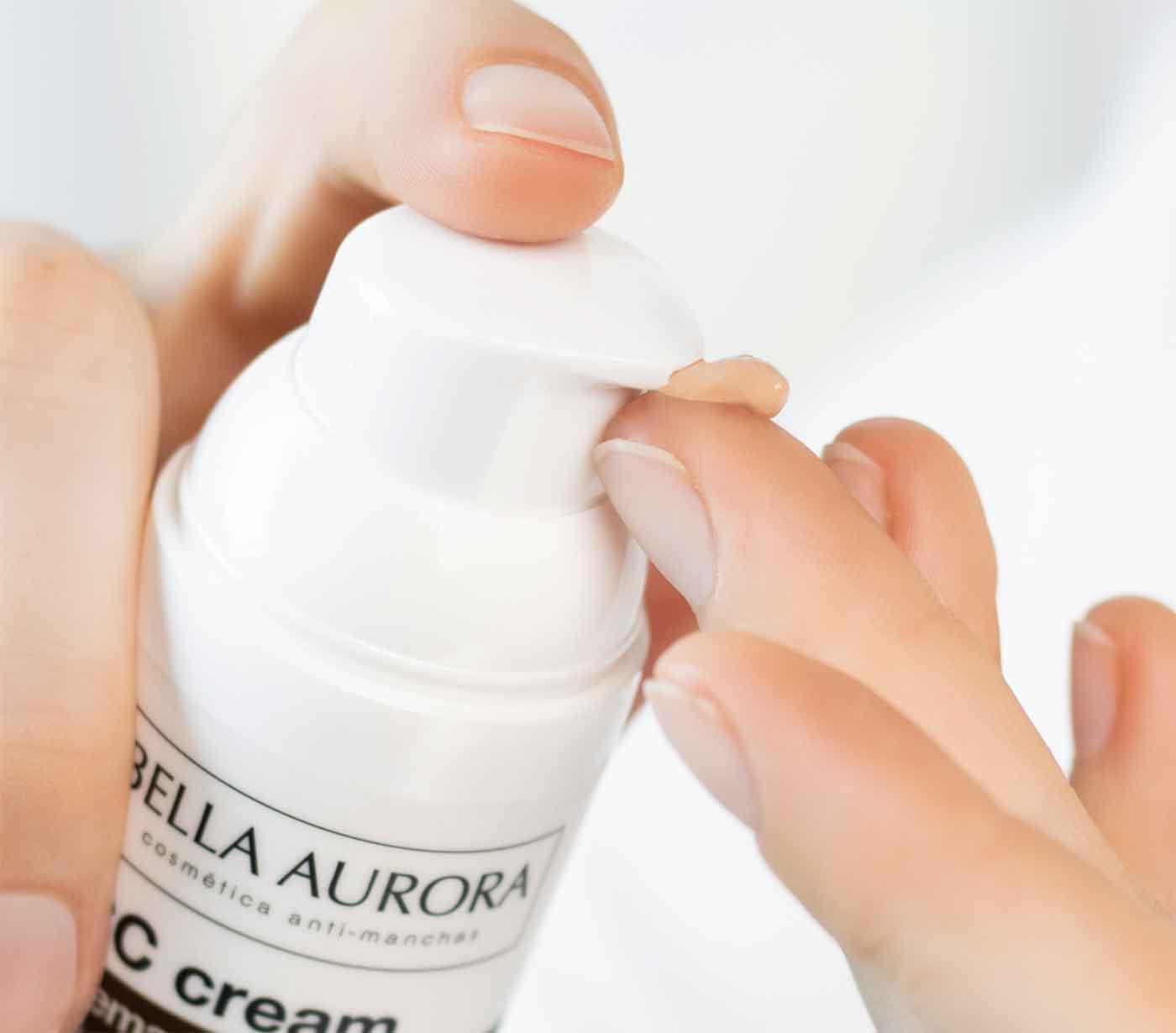 CC Cream Farbcreme gegen Pigmentflecken, heller Ton, SPF50+